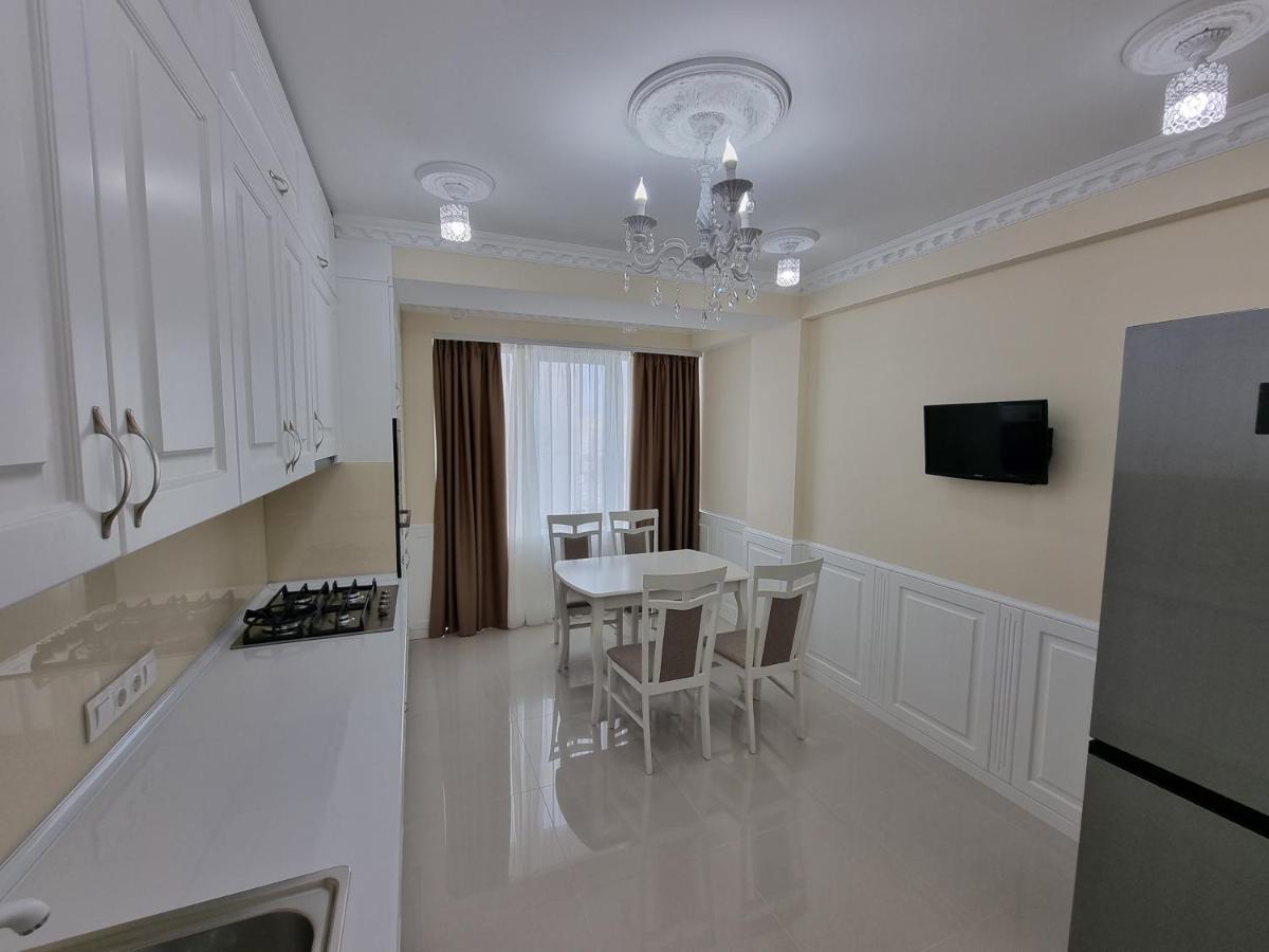 Blue Sky New Apartments In The Center คีชีเนา ภายนอก รูปภาพ